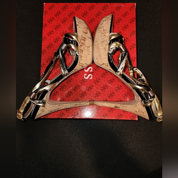 GUESS |GWKNOTTED 2|Python Black and Gold straps w/gold ring hardware 8.5 NWT - Picture 6 of 8